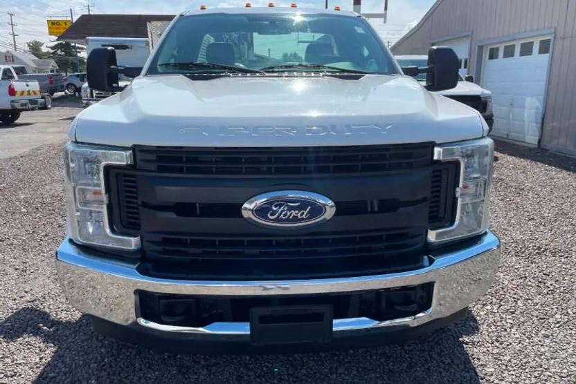 2017 Ford F-350 photo 1