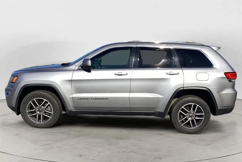 2020 Jeep Grand Cherokee Laredo E photo 1