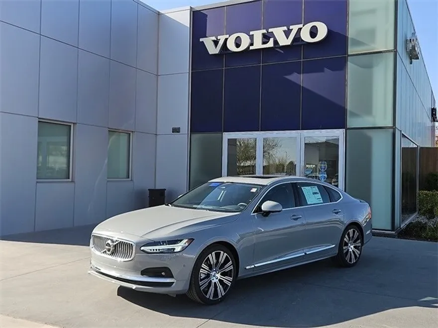 2025 Volvo S90 photo 1