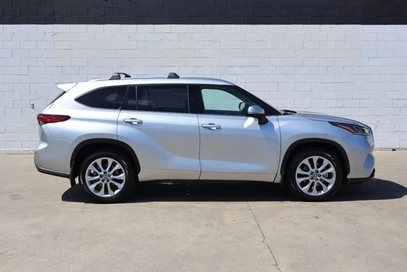 2021 Toyota Highlander Limited photo 1