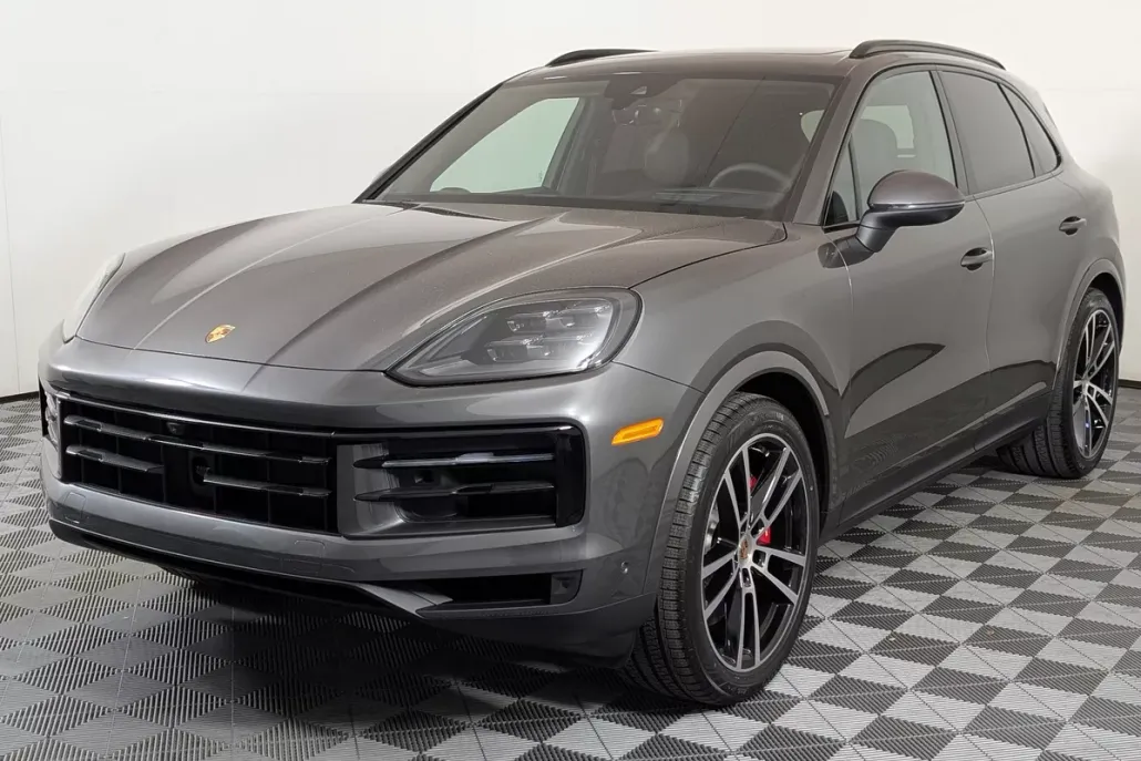 2025 Porsche Cayenne S photo 1