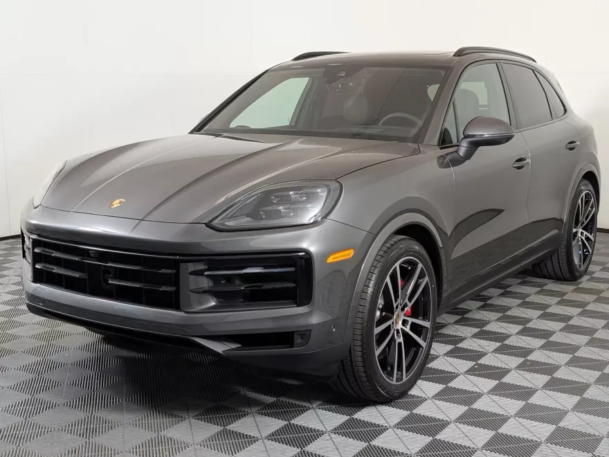 2025 Porsche Cayenne S photo 1