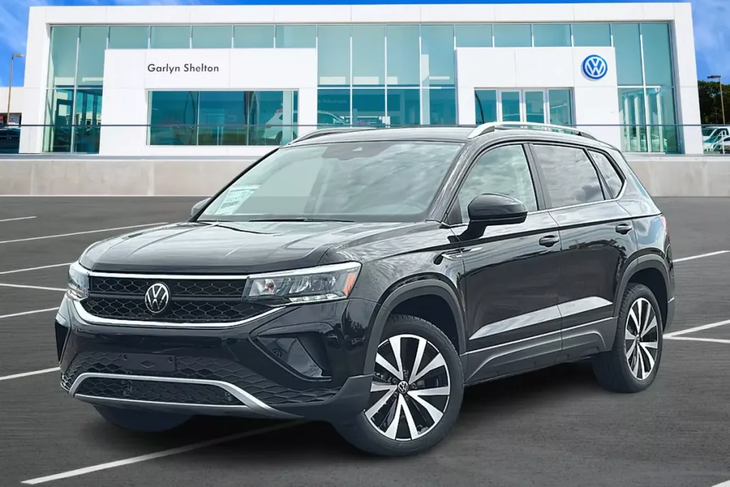 2024 Volkswagen Taos SE photo 1