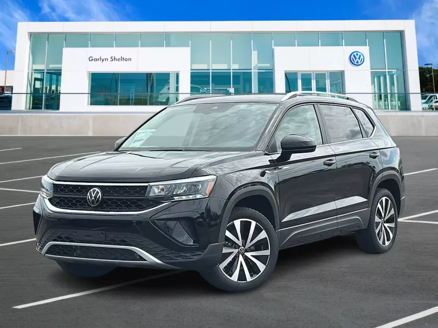 2024 Volkswagen Taos SE photo 1