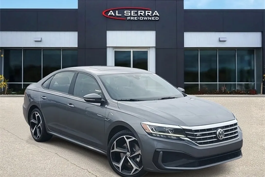 2021 Volkswagen Passat 2.0T R-Line photo 1