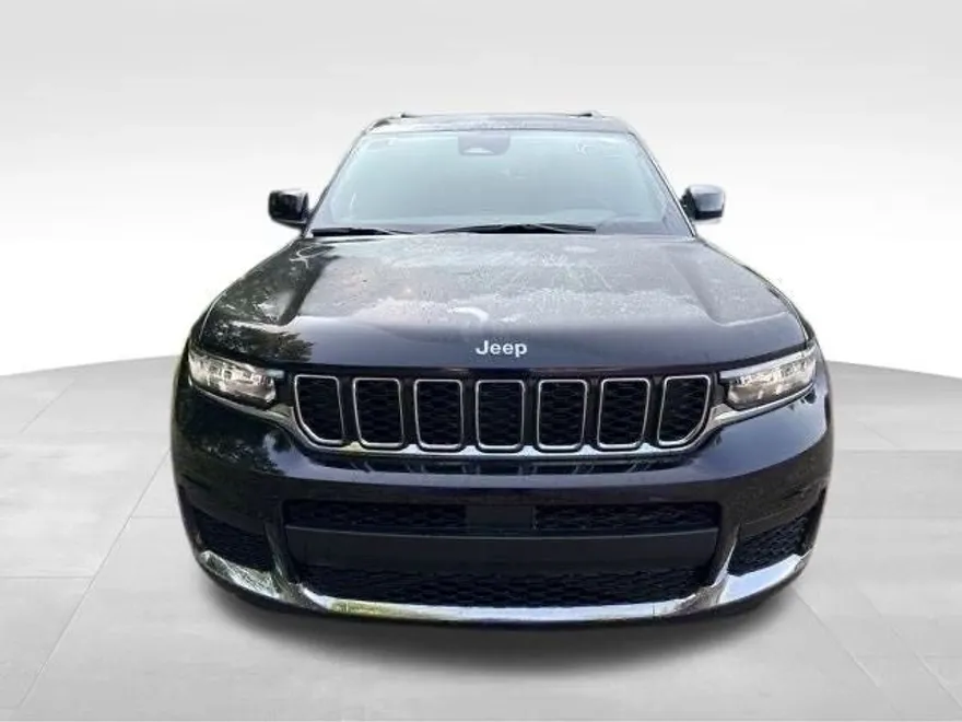 2025 Jeep Grand Cherokee Laredo photo 1