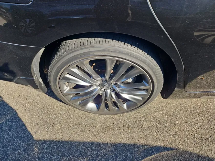 2017 Infiniti Q70L photo 1