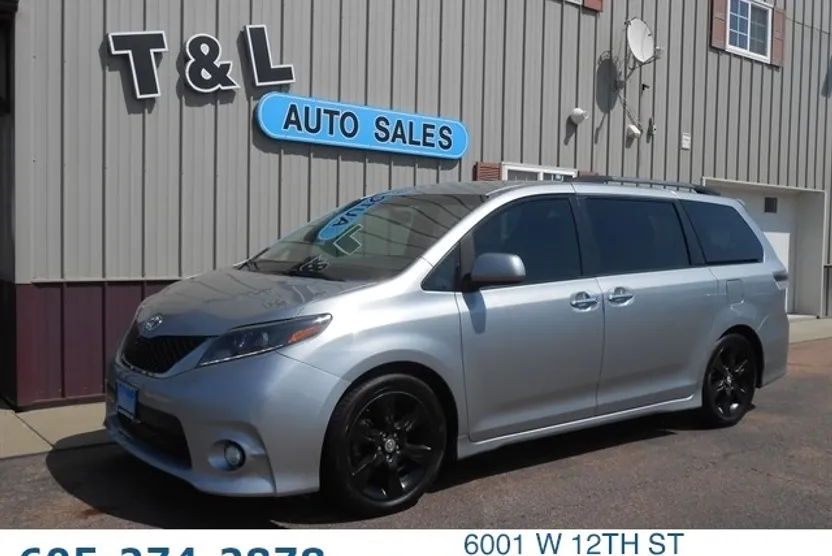 2015 Toyota Sienna SE photo 1