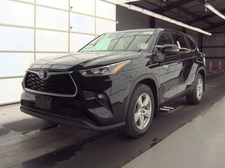 2020 Toyota Highlander Hybrid LE photo 1