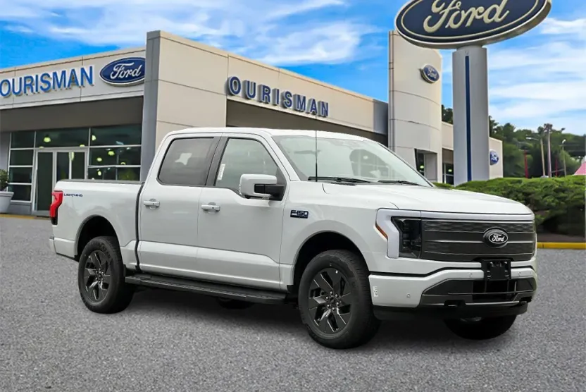 2025 Ford F-150 Lightning Lariat photo 1