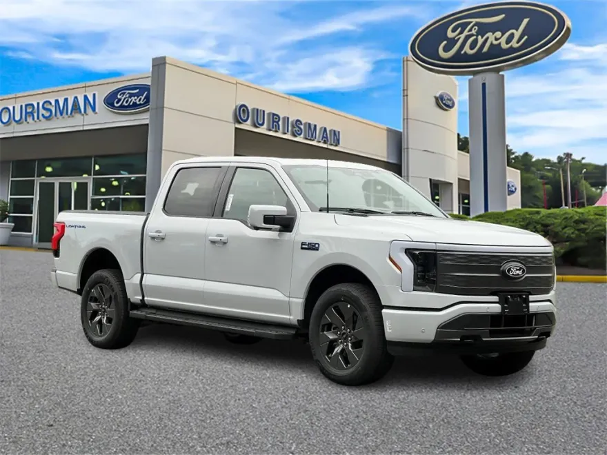 2025 Ford F-150 Lightning Lariat photo 1