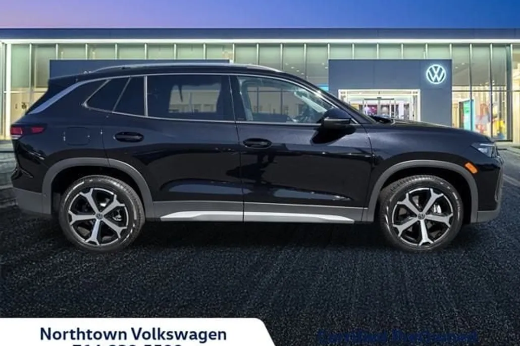 2025 Volkswagen Tiguan SE photo 1