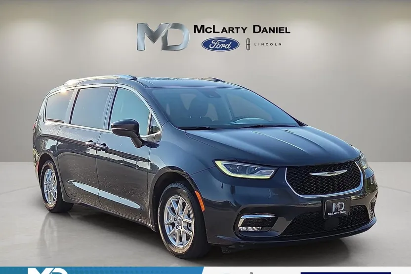 2021 Chrysler Pacifica Touring L photo 1