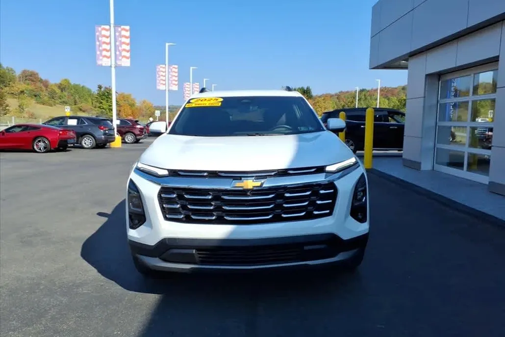 2025 Chevrolet Equinox LT photo 1