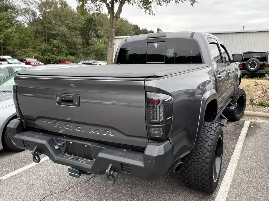2021 Toyota Tacoma 4x4 SR5 photo 1