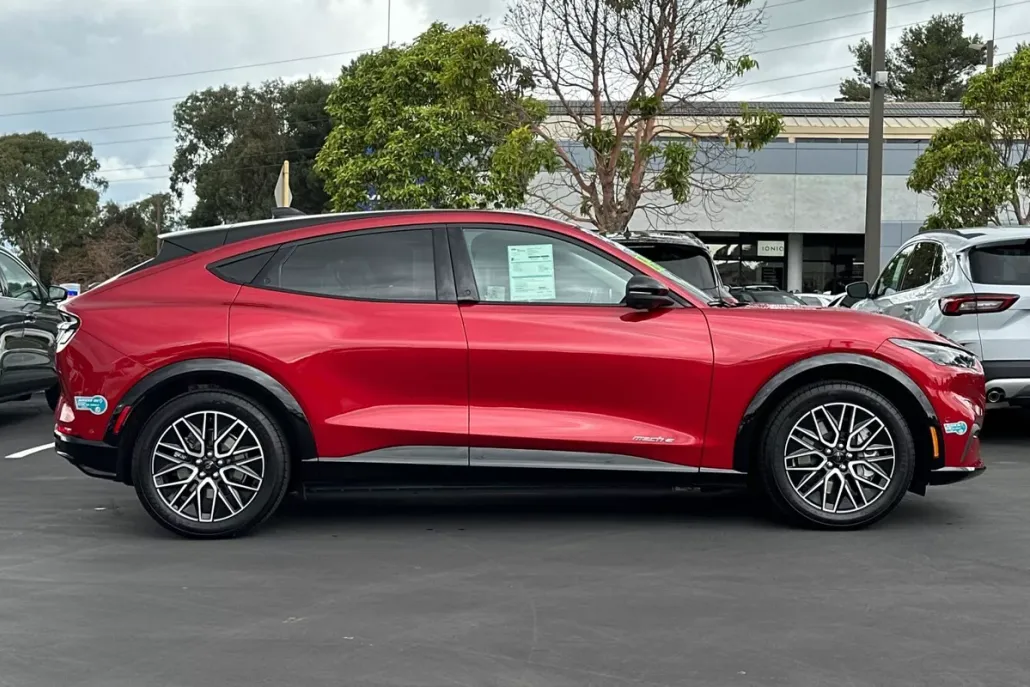2024 Ford Mustang Mach-E Premium photo 1