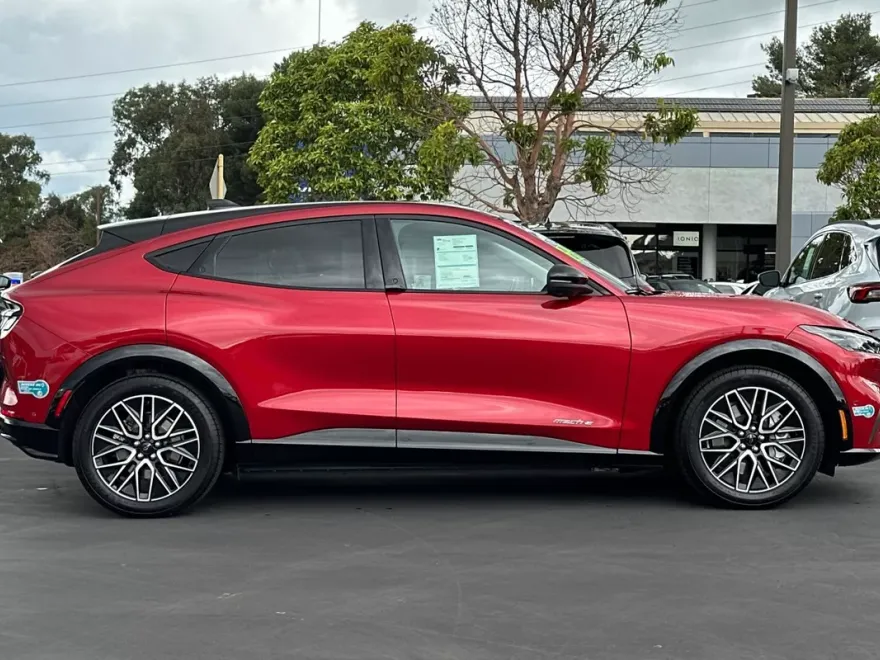 2024 Ford Mustang Mach-E Premium photo 1