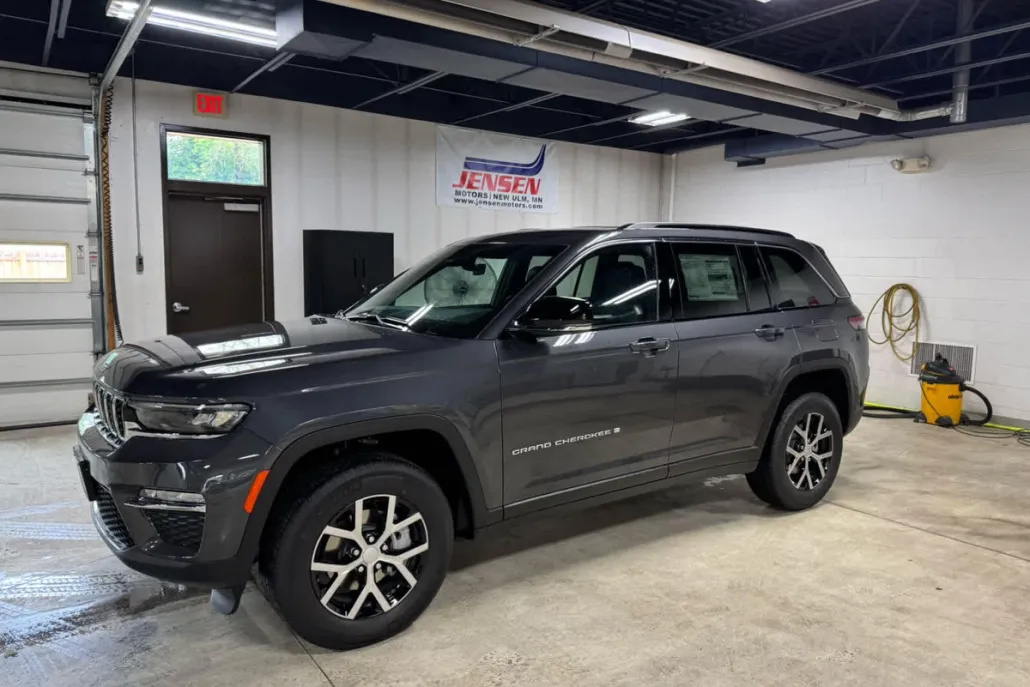 2025 Jeep Grand Cherokee Limited photo 1