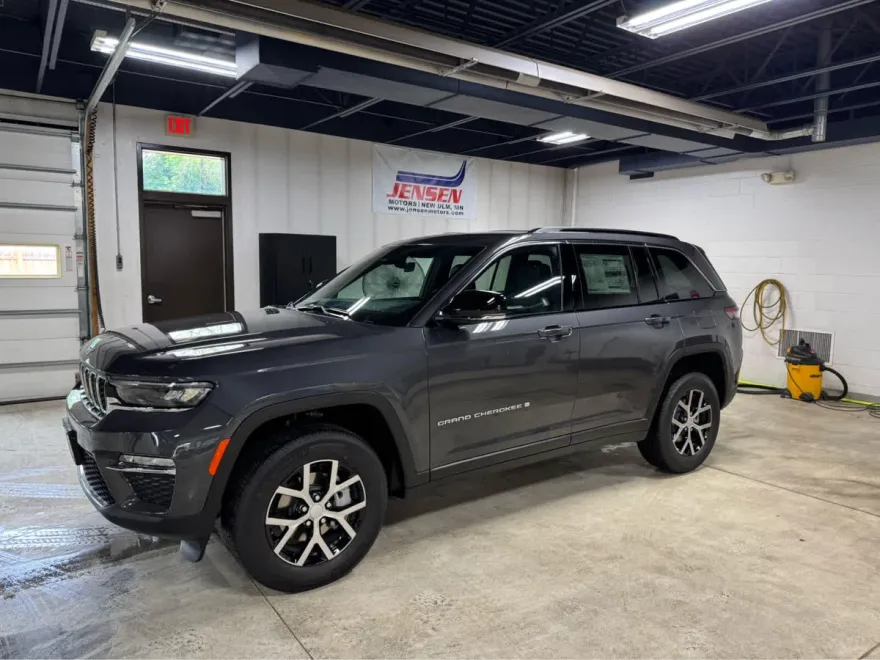 2025 Jeep Grand Cherokee Limited photo 1
