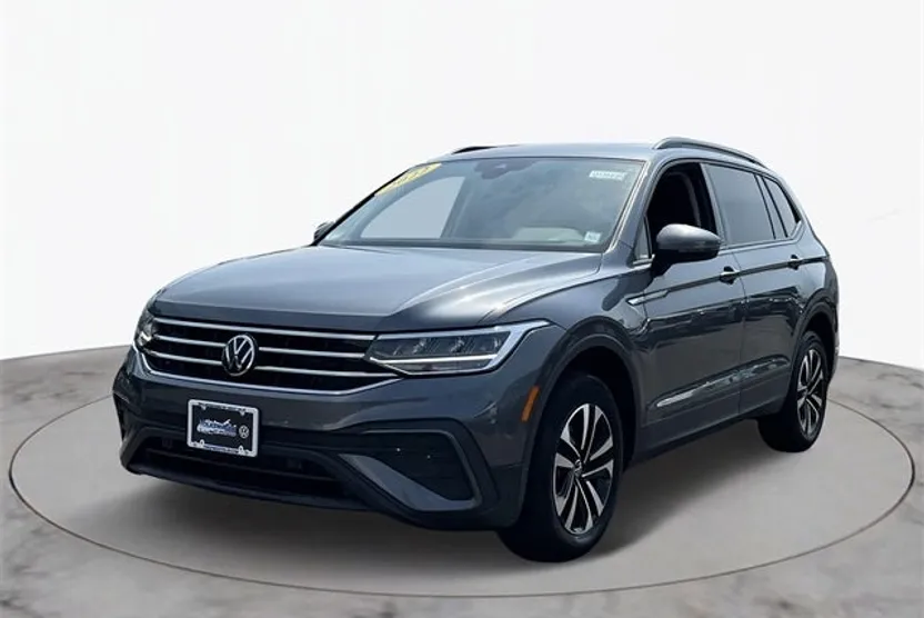 2022 Volkswagen Tiguan SEL R-Line photo 1