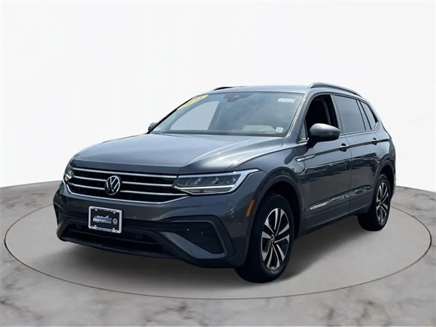 2022 Volkswagen Tiguan SEL R-Line photo 1