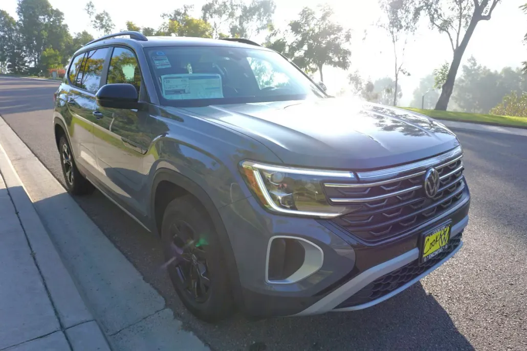 2025 Volkswagen Atlas Peak Edition photo 1