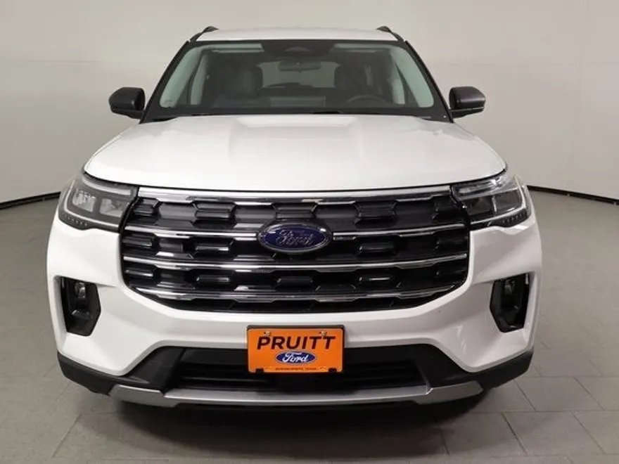2025 Ford Explorer photo 1