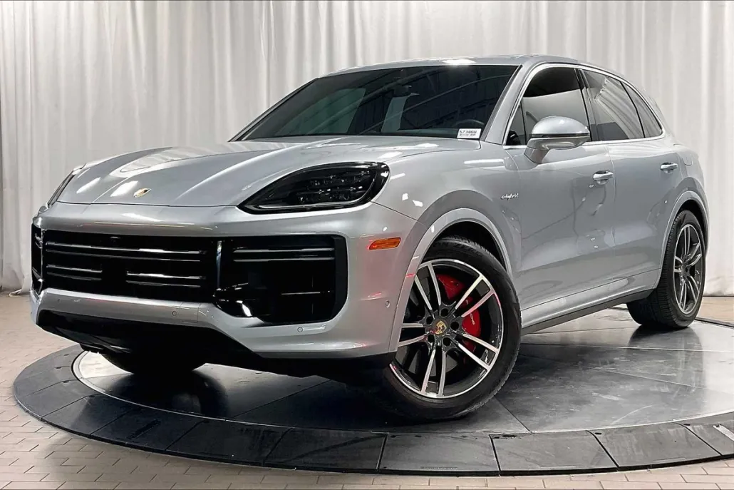 2024 Porsche Cayenne Turbo E-Hybrid photo 1