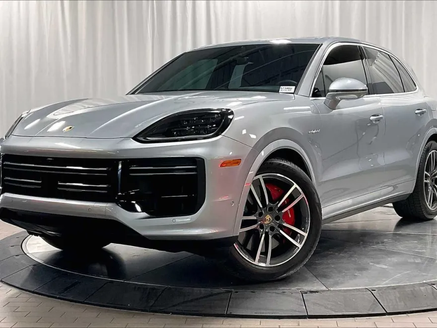 2024 Porsche Cayenne Turbo E-Hybrid photo 1