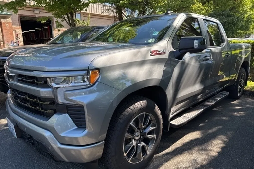 2024 Chevrolet Silverado 1500 RST photo 1