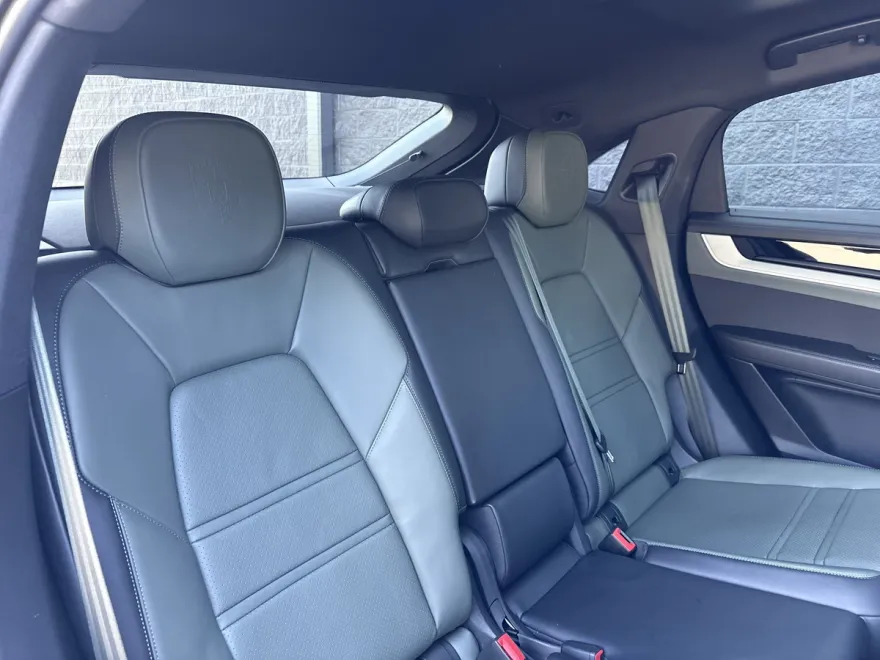 2024 Porsche Cayenne S photo 1