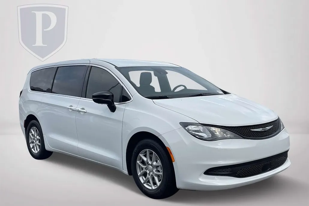 2025 Chrysler Voyager LX photo 1