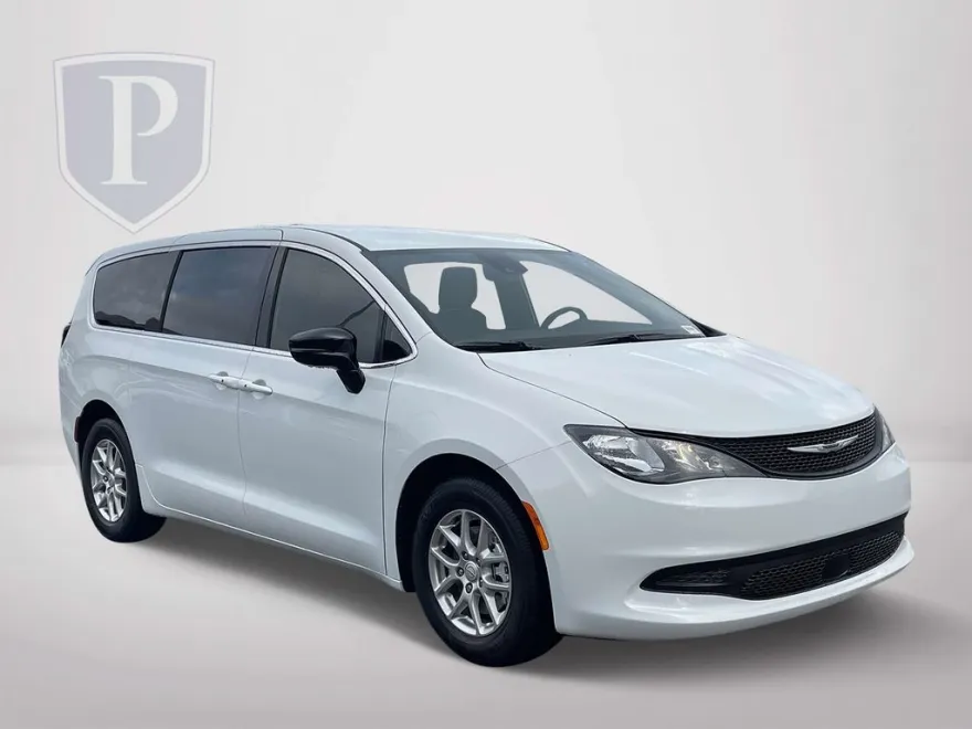 2025 Chrysler Voyager LX photo 1