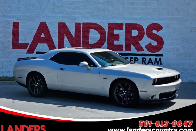 2023 Dodge Challenger R/T photo 1