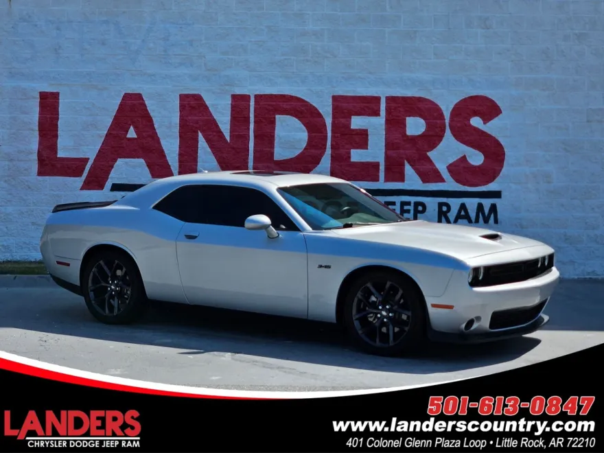 2023 Dodge Challenger R/T photo 1