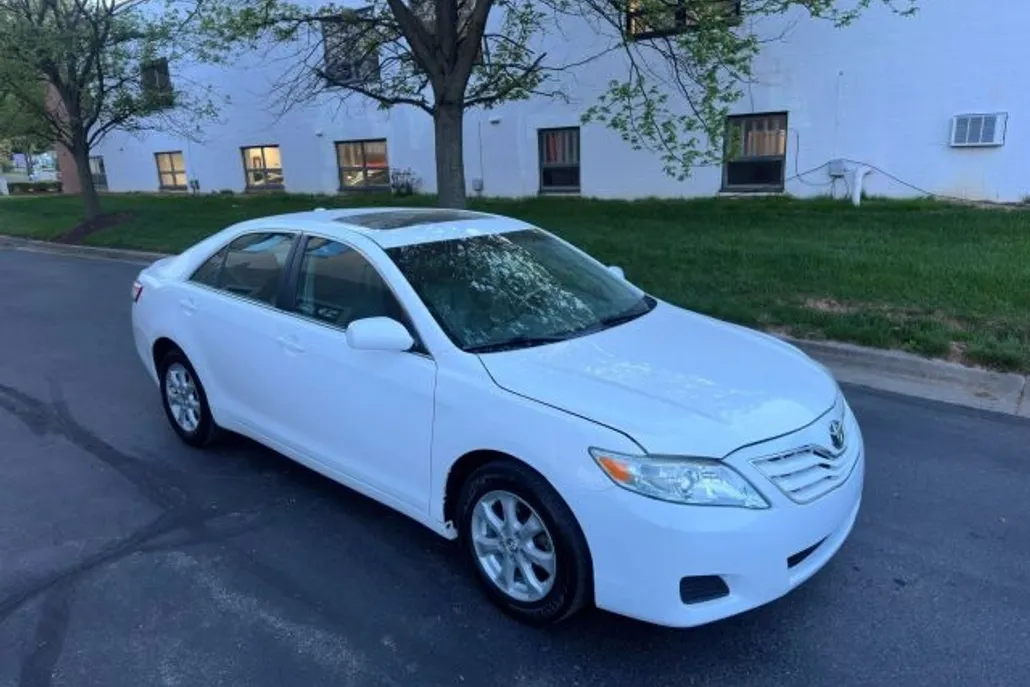 2018 Toyota Camry XLE photo 1