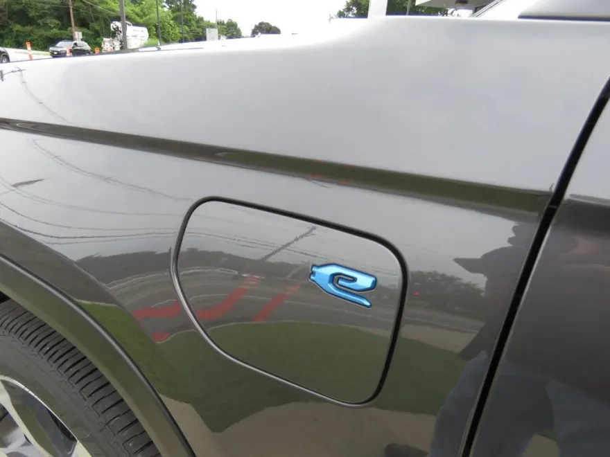 2023 Jeep Cherokee photo 4