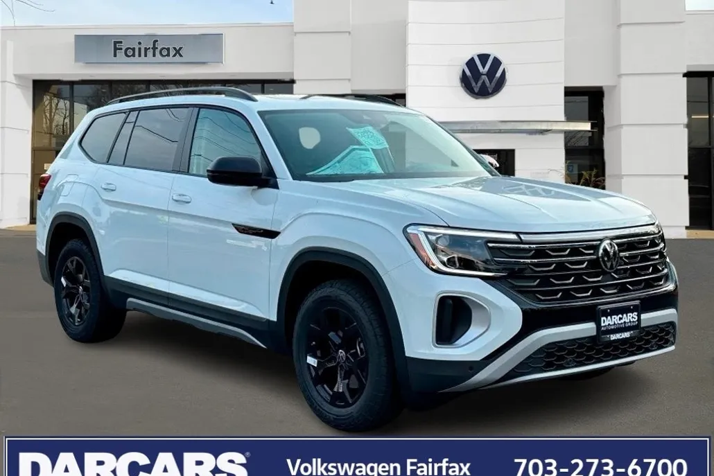 2025 Volkswagen Atlas SE Technology Peak Edition photo 1