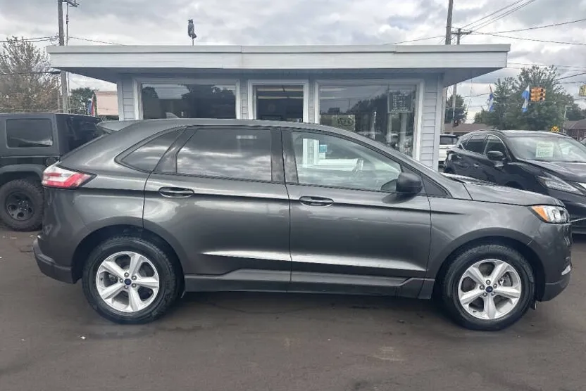 2020 Ford Edge SE photo 1