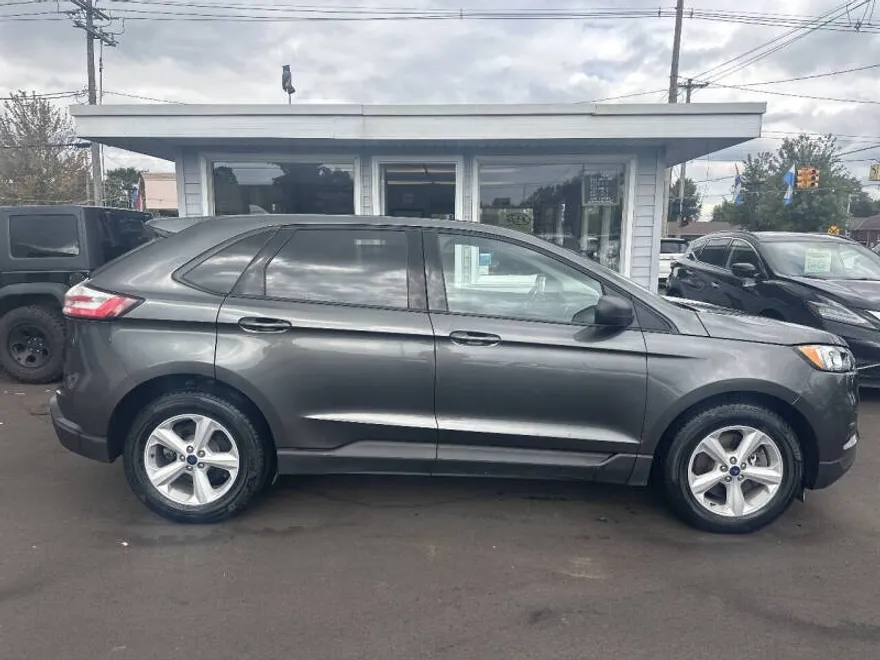 2020 Ford Edge SE photo 1