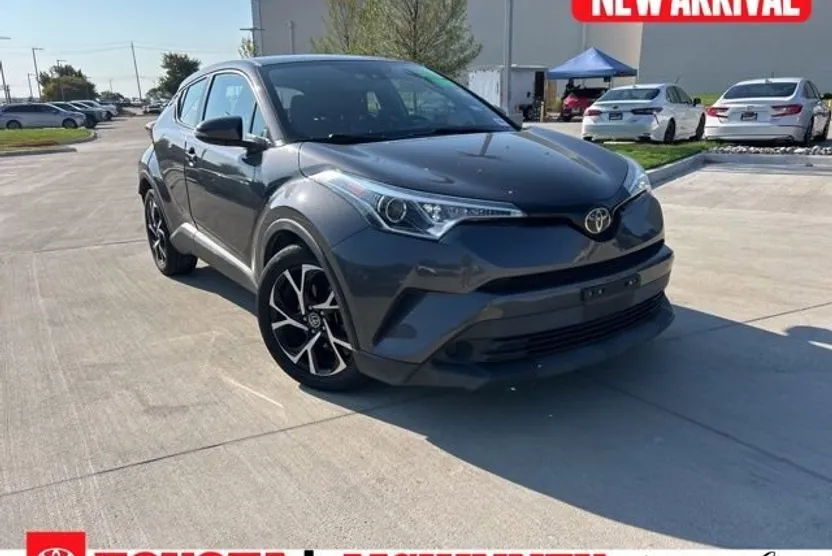 2018 Toyota C-HR XLE photo 1