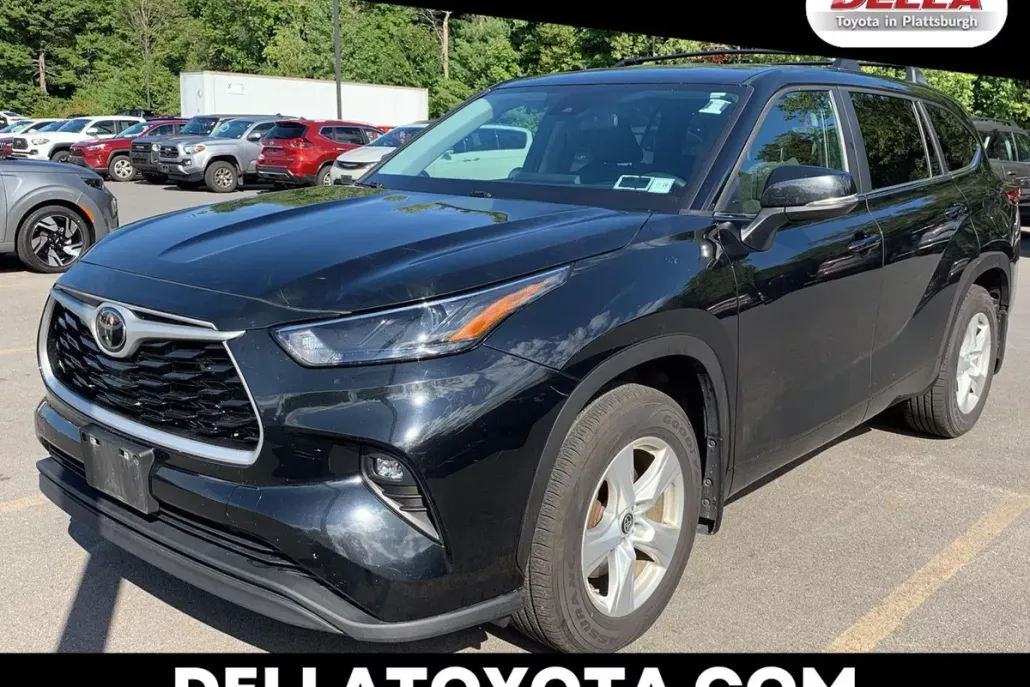 2023 Toyota Highlander XLE photo 1