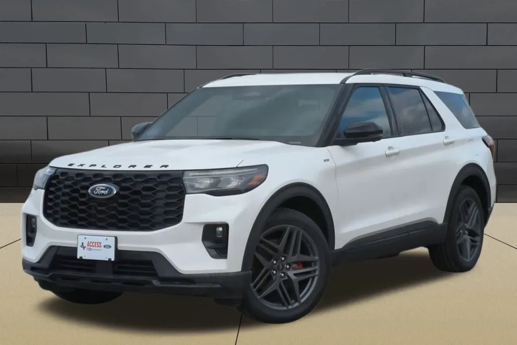 2025 Ford Explorer ST-Line photo 1