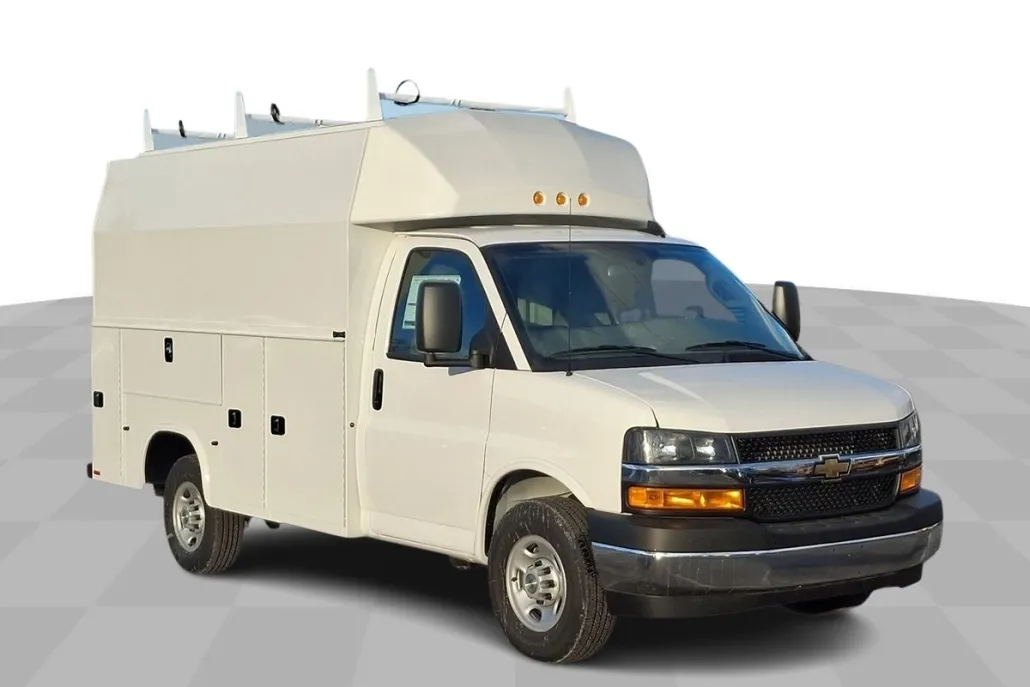 2024 Chevrolet Express Cutaway 3500 photo 1