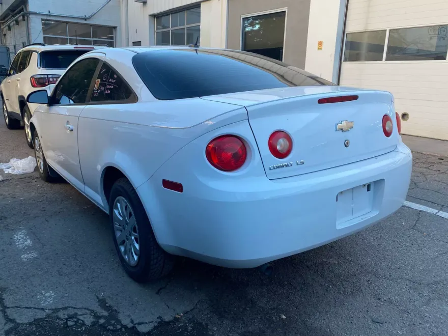 2009 Chevrolet Cobalt LS photo 1