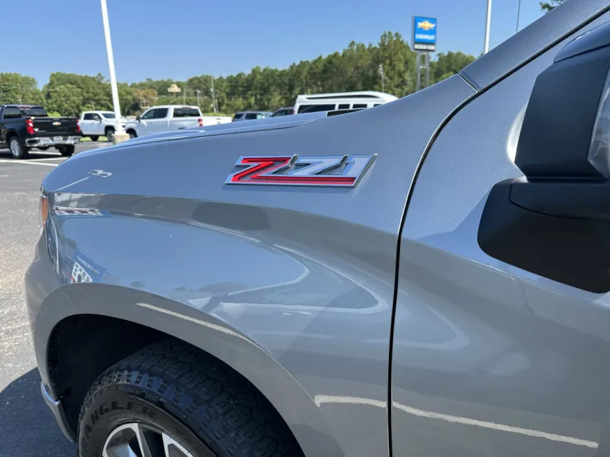 2024 Chevrolet Silverado 1500 RST photo 1