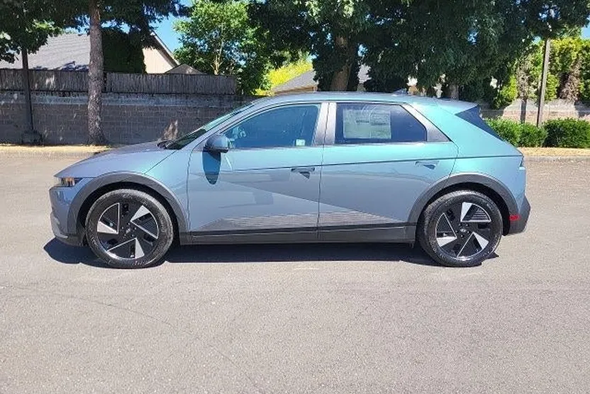 2025 Hyundai Ioniq 5 SE photo 1