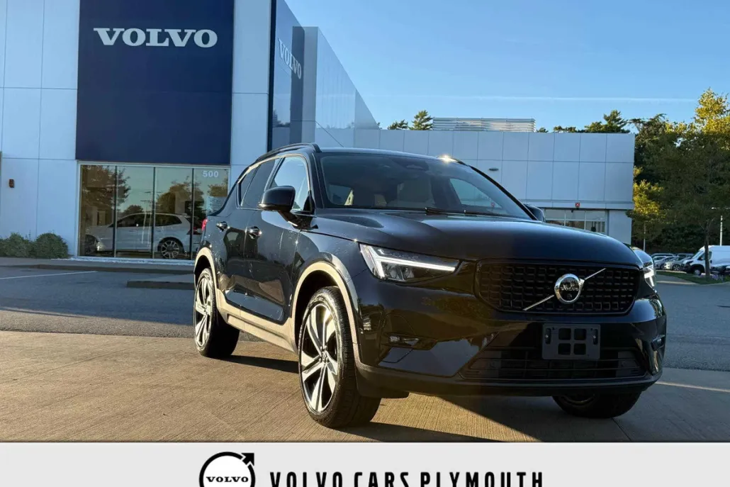 2023 Volvo XC40 AWD Plus photo 1