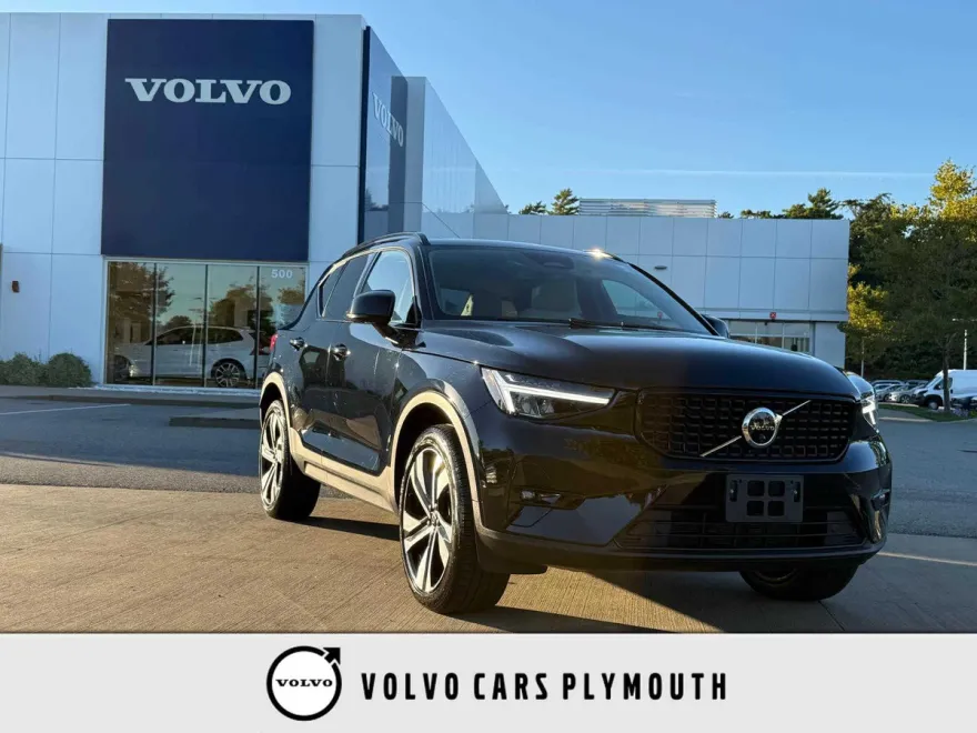 2023 Volvo XC40 AWD Plus photo 1