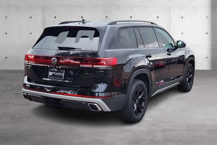 2025 Volkswagen Atlas Peak Edition SE photo 1